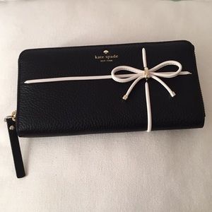✨NEW KATE SPADE cherry street clutch wallet